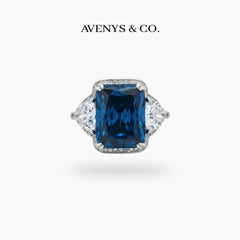 Queens Radiant Ring with Blue Round Stone – on White Gold