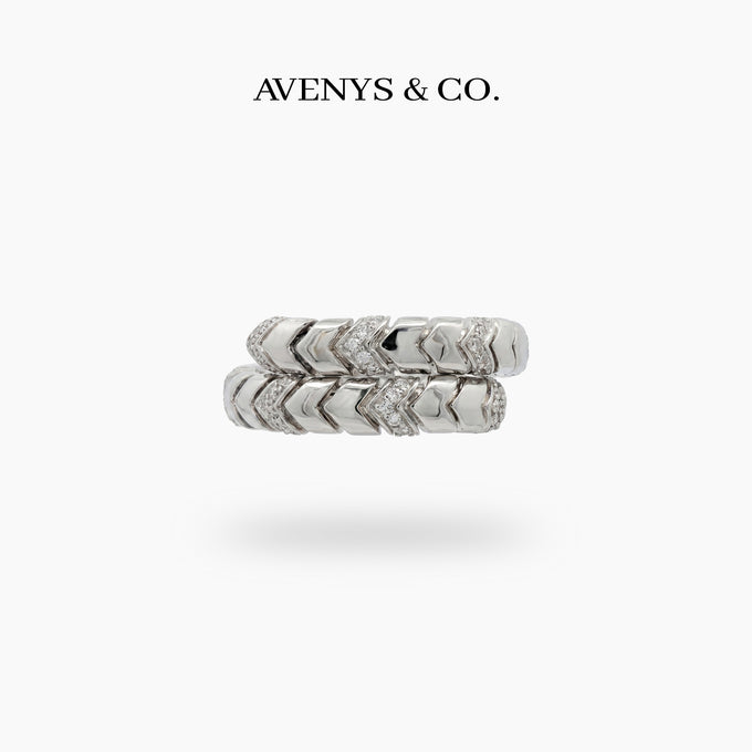 Chevron Ring with White Round Stone – on White Gold