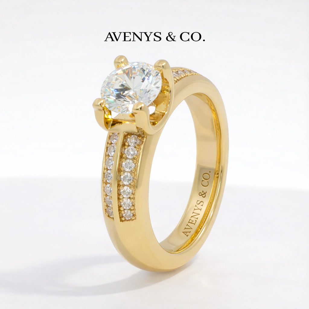Suspension Max Pave Ring with White Round Stone – on Yellow Gold