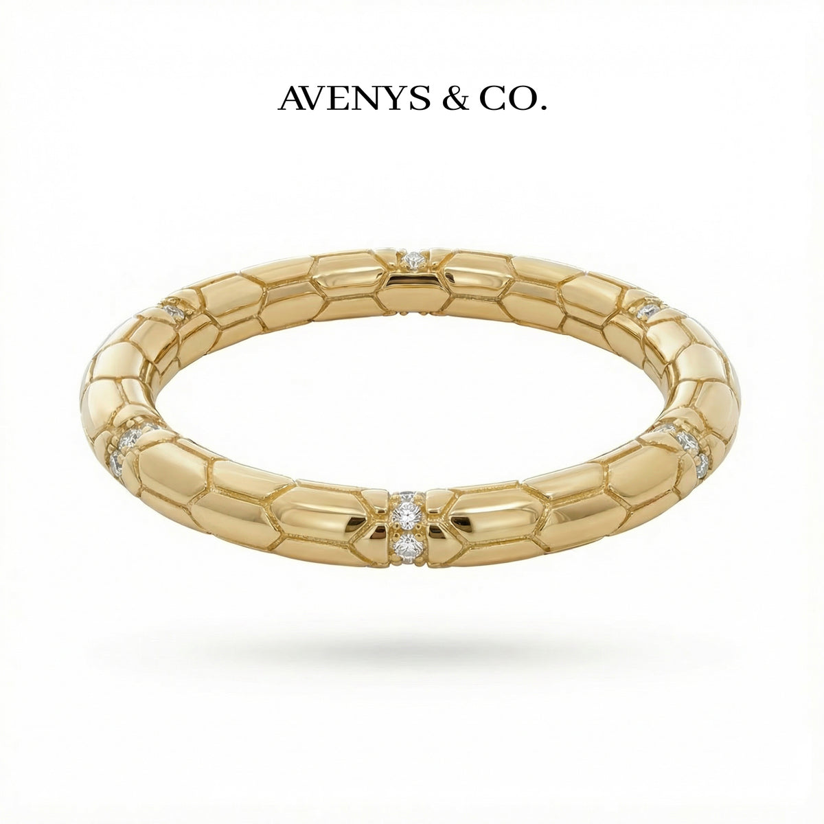 Dune Ring with White Round Stone – on Yellow Gold