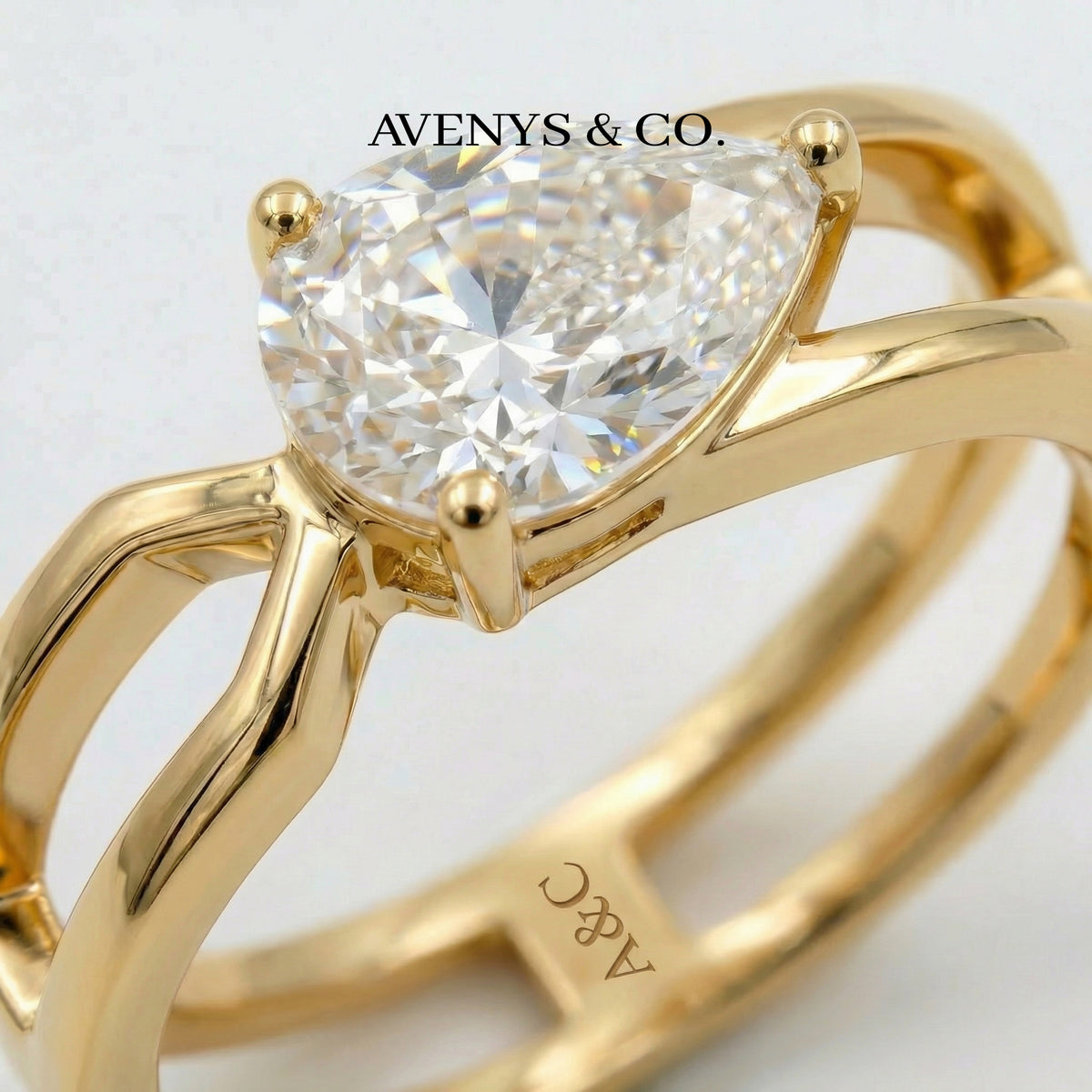 Bridge Classic Ring with White Pear Stone – on Yellow Gold