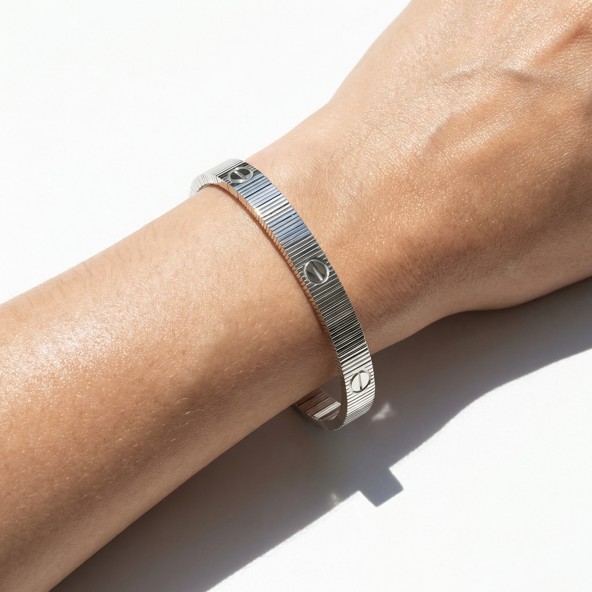 Loop Classic Flexible Bracelet – on White Gold