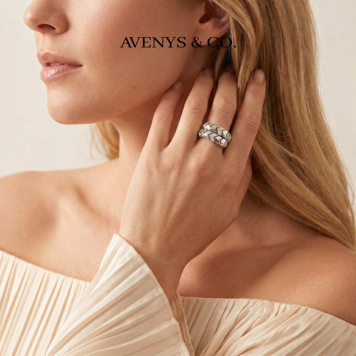 Chevron Ring with White Round Stone – on White Gold
