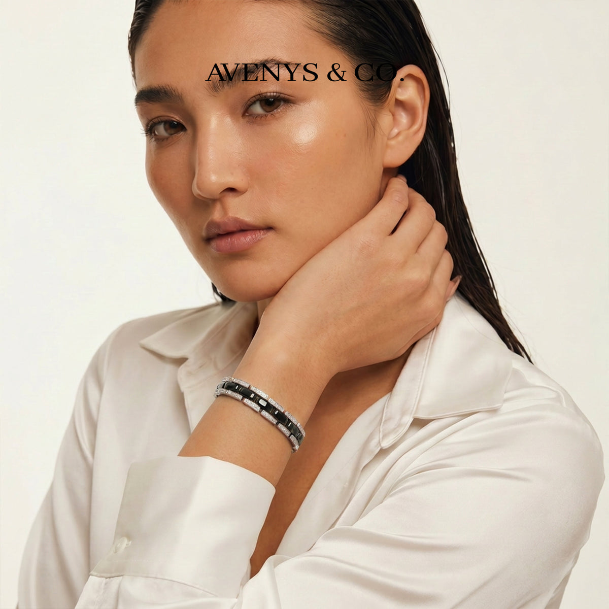 Connected Bracelet with Black Round Stone – on White Gold
