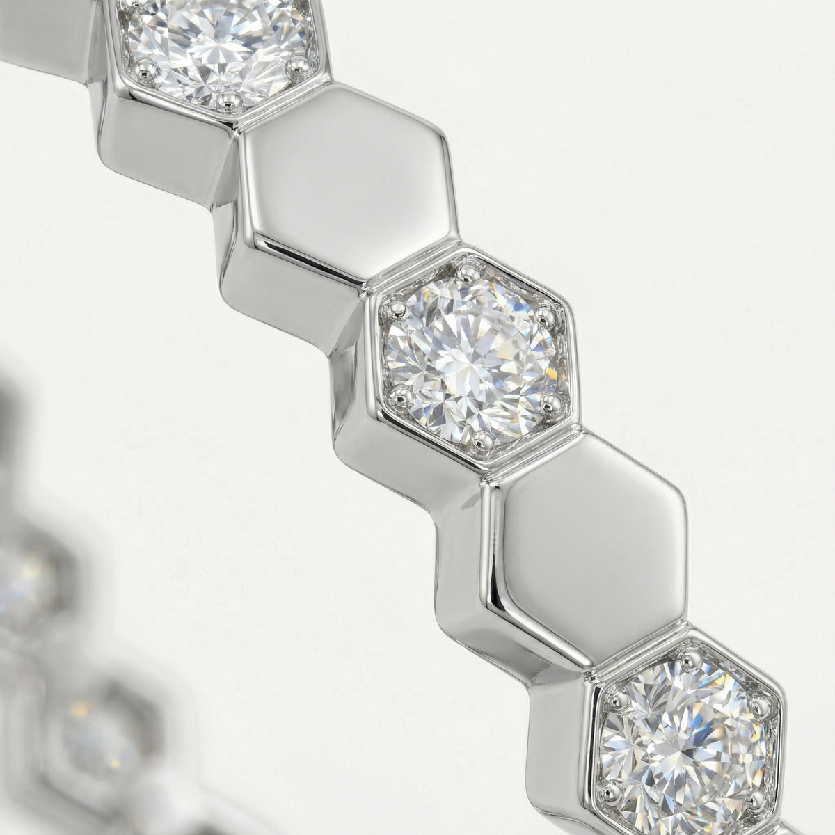 Honeycomb Bracelet with White Round Stone – on White Gold