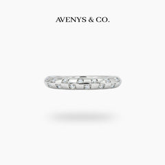 Gridline Ring with White Round Stone – on White Gold