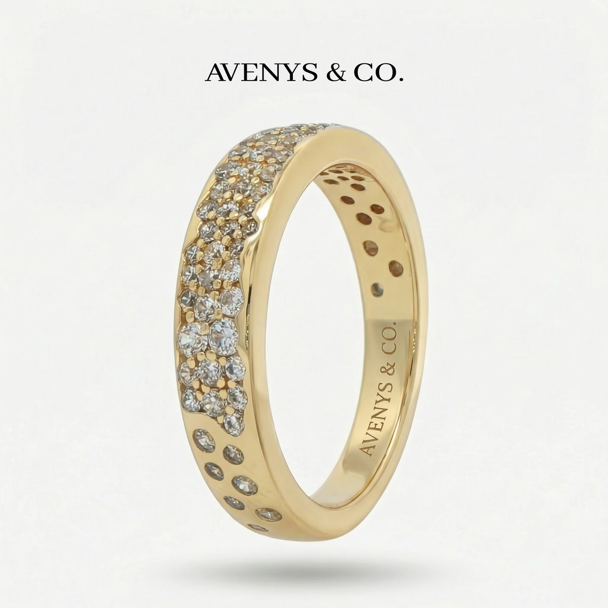 Constellation Classic Ring with White Round Stone – on Yellow Gold