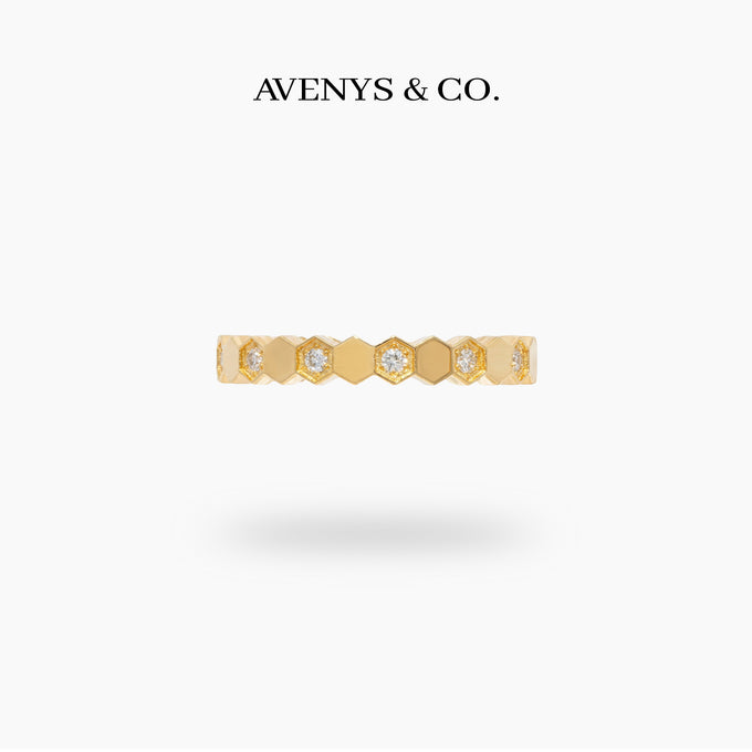 Honeycomb Ring with White Round Stone – on Yellow Gold