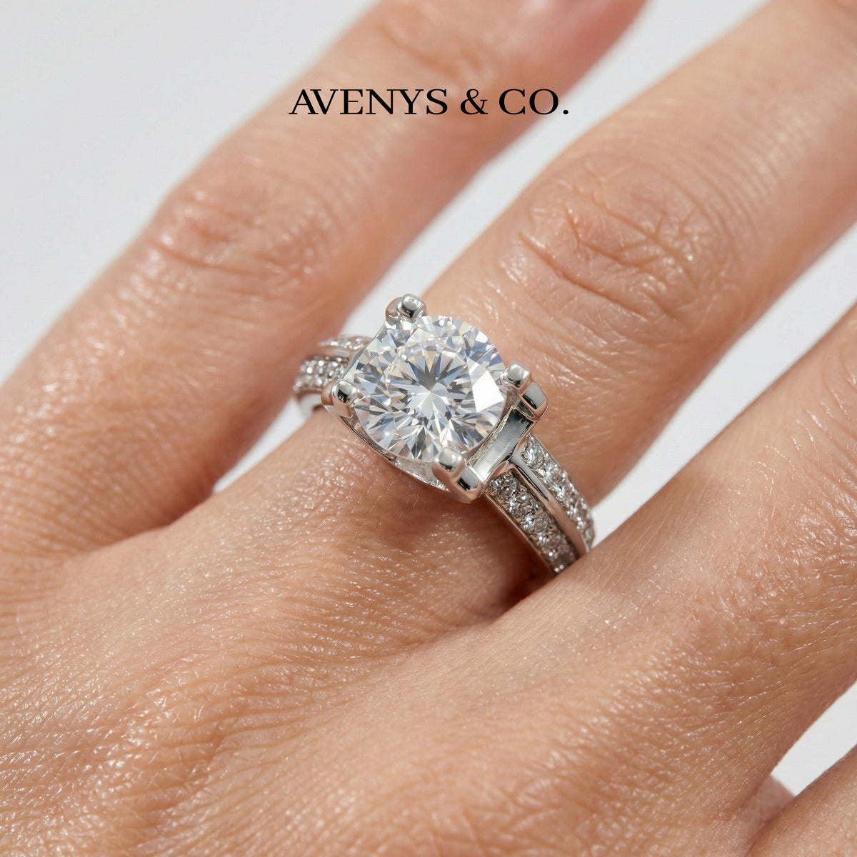Suspension Max Pave Ring with White Round Stone – on White Gold
