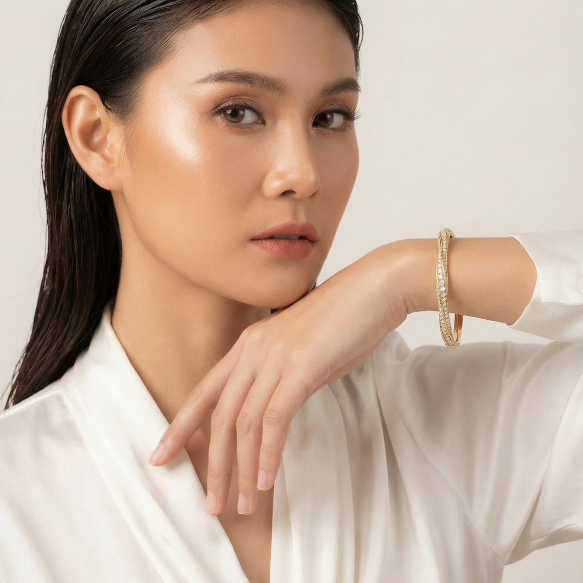 Spiral Bangle with White Round Stone – on Yellow Gold
