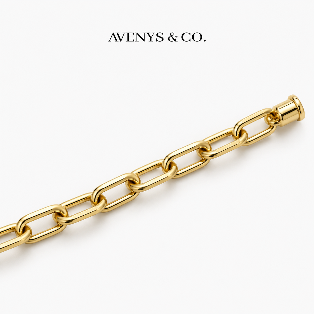 AV Anchor Chain Bracelet on Yellow Gold — chain links and terminal detail